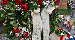 Na grobu Milana Bandića osvanuo vijenac s porukom njegove kćeri i supruge