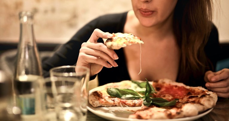 Želite 'spržiti' kalorije nakon pizze? Morat ćete hodati četiri sata