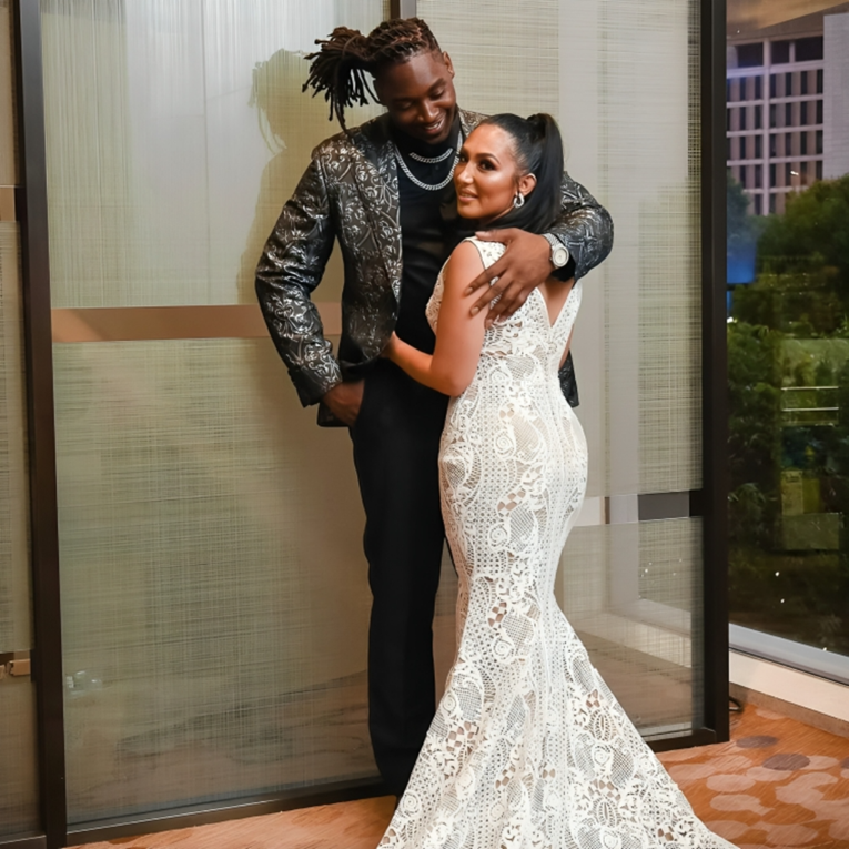 Žena igrača Seahawksa na Super Bowl došla u 37. tjednu trudnoće. Povela je i doktora