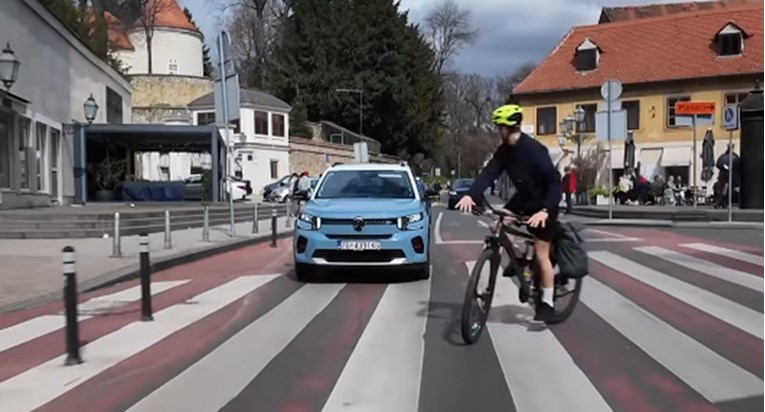 VIDEO Šebalj umalo udario biciklista koji juri preko pješačkog: "Moglo je biti gadno"