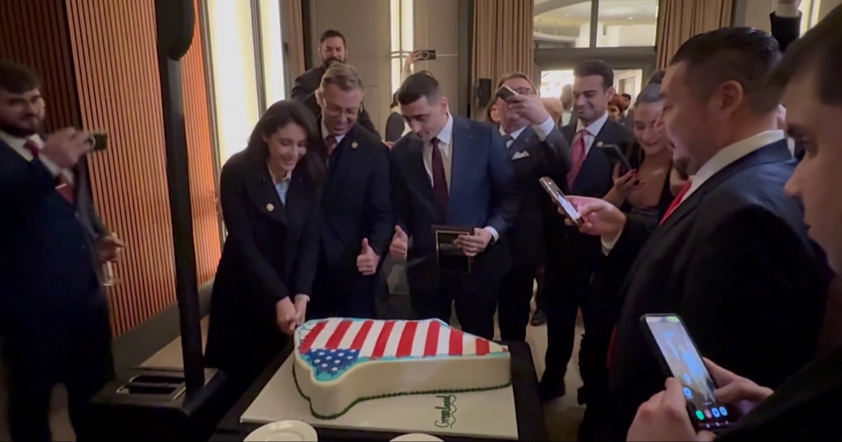 VIDEO Republikanci rezali tortu u obliku Grenlanda