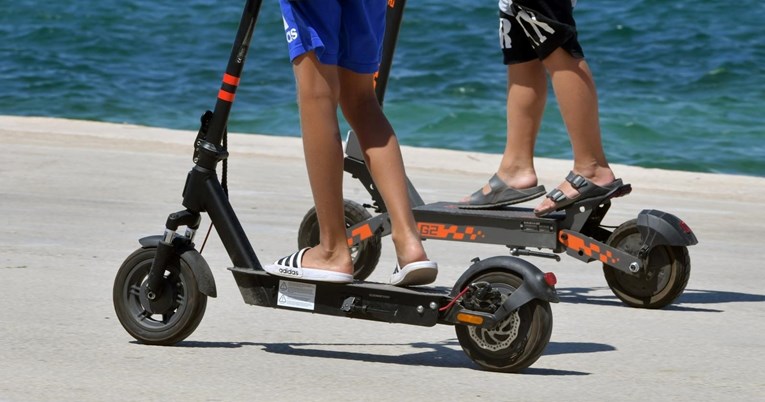 Most traži posebne vozačke dozvole, registracije i osiguranje za električne romobile