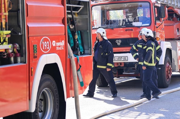 Požar u garažnoj radionici u Solinu, vatrogasci našli mrtvog muškarca