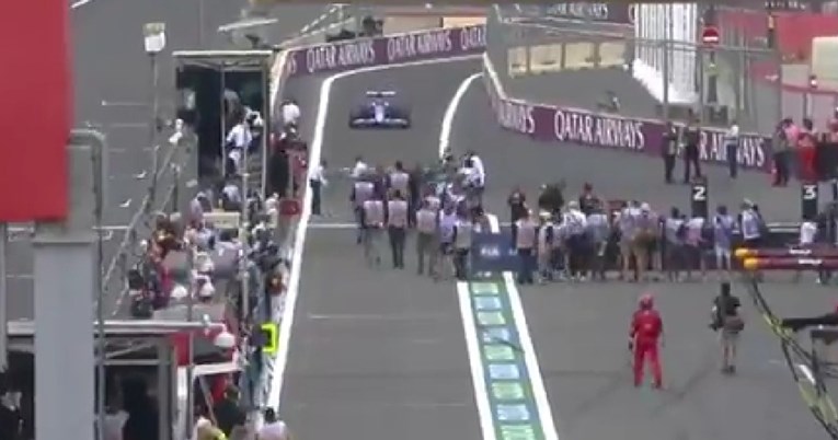 VIDEO Izbjegnuta tragedija na F1 utrci. Ocon zamalo pregazio ljude u boksu