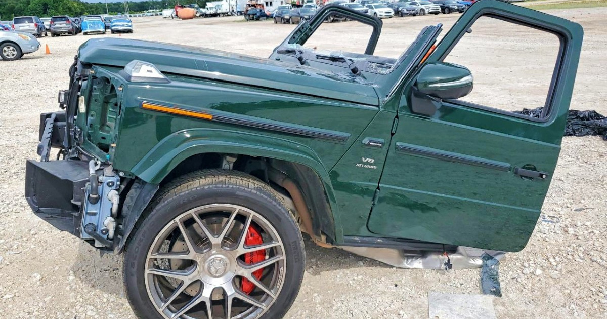 Netko je kupio pola Mercedesa G-klase. Pogledajte fotografije