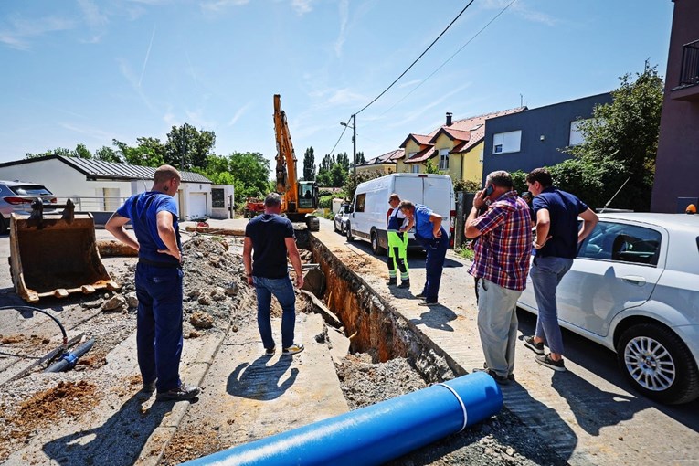 FOTO Dva radnika bila zatrpana na gradilištu u Zagrebu, prevezeni su u bolnicu