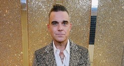VIDEO Robbie Williams se pred kamerom ošišao na ćelavo, pogledajte kako je ispalo