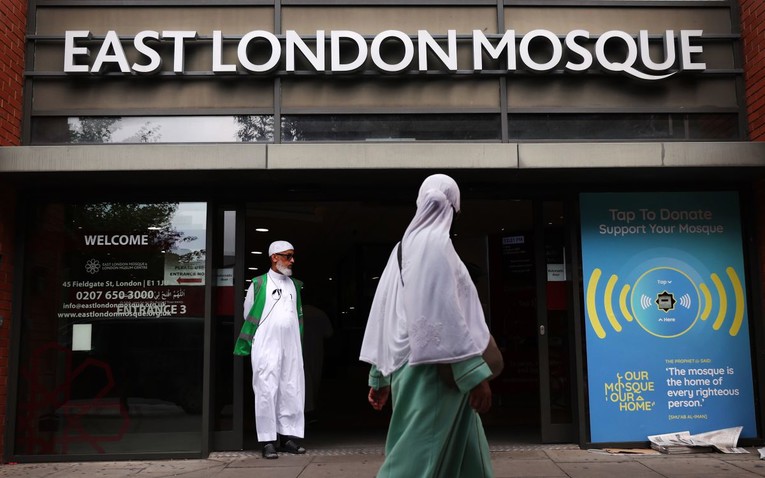 Četrnaestogodišnjak u Londonu optužen za terorizam. Planirao napad na džamije