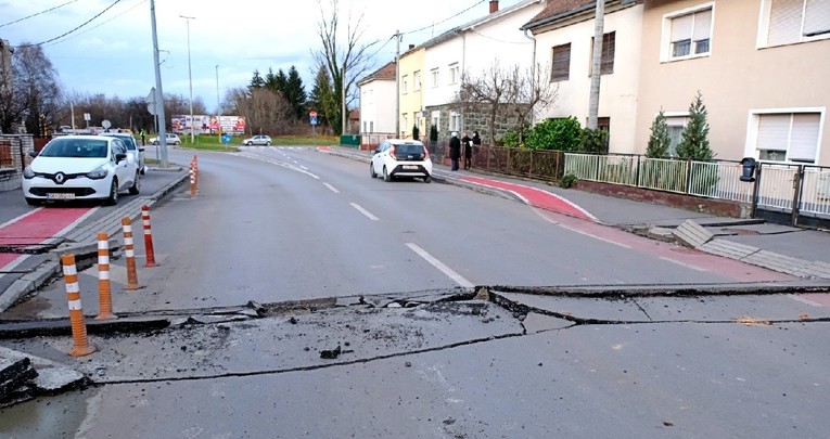 Ceste su mokre i skliske, dosta ih je zatvoreno zbog potresa