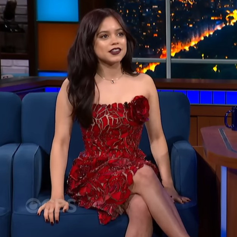 Jenna Ortega nosila haljinu od stakla: Ubada me u stražnjicu svaki put kad sjednem