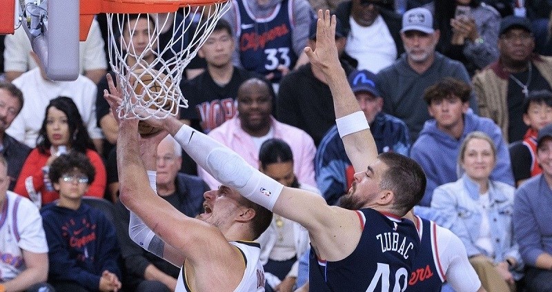 Zubac zaustavio Jokića i spasio Clipperse. Hrvatski div oduševio protiv srpskog MVP-a