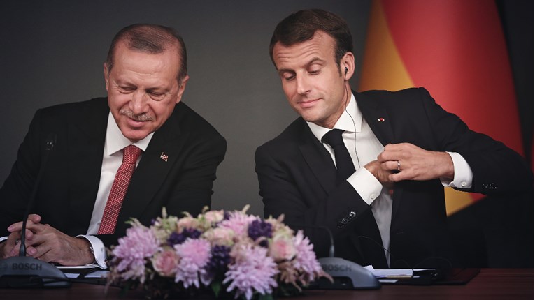 Erdogan kritizirao Macrona, poručio mu da si provjeri mentalno zdravlje. Reagirala EU