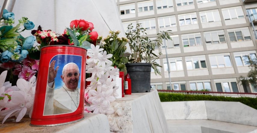 Vatikan: Papa Franjo izlazi iz bolnice za nekoliko dana