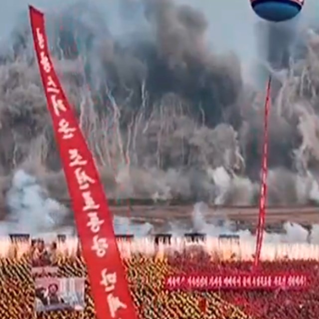 VIDEO Kim Jong-un okrenuo sklopku i izazvao golemu eksploziju na budućem gradilištu