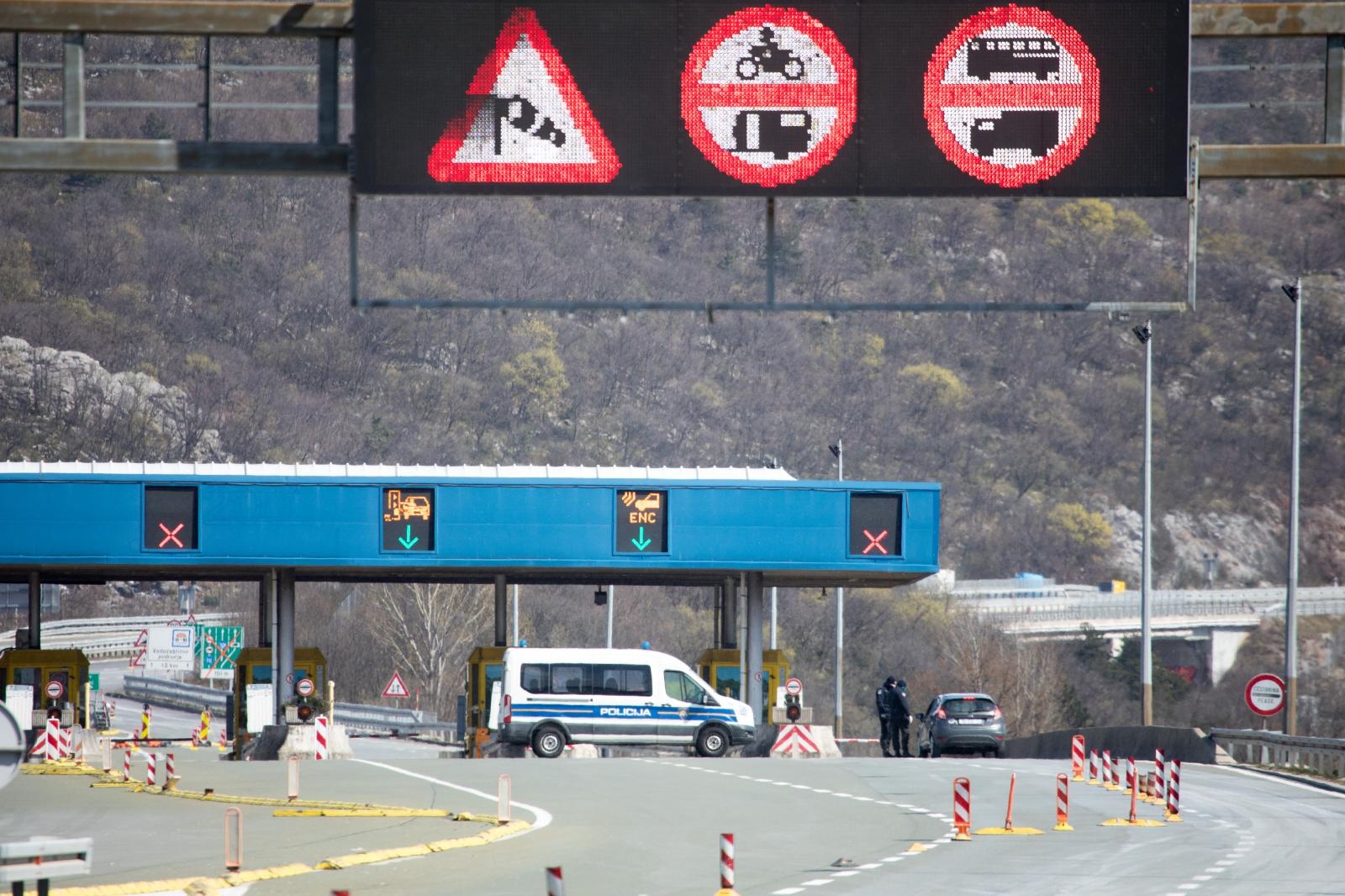 Olujni vjetar na autocesti prema Rijeci, jedan dio otvoren samo za osobna vozila