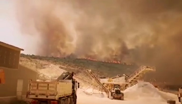 Pogledajte fotografije i snimke velikog požara kod Trogira