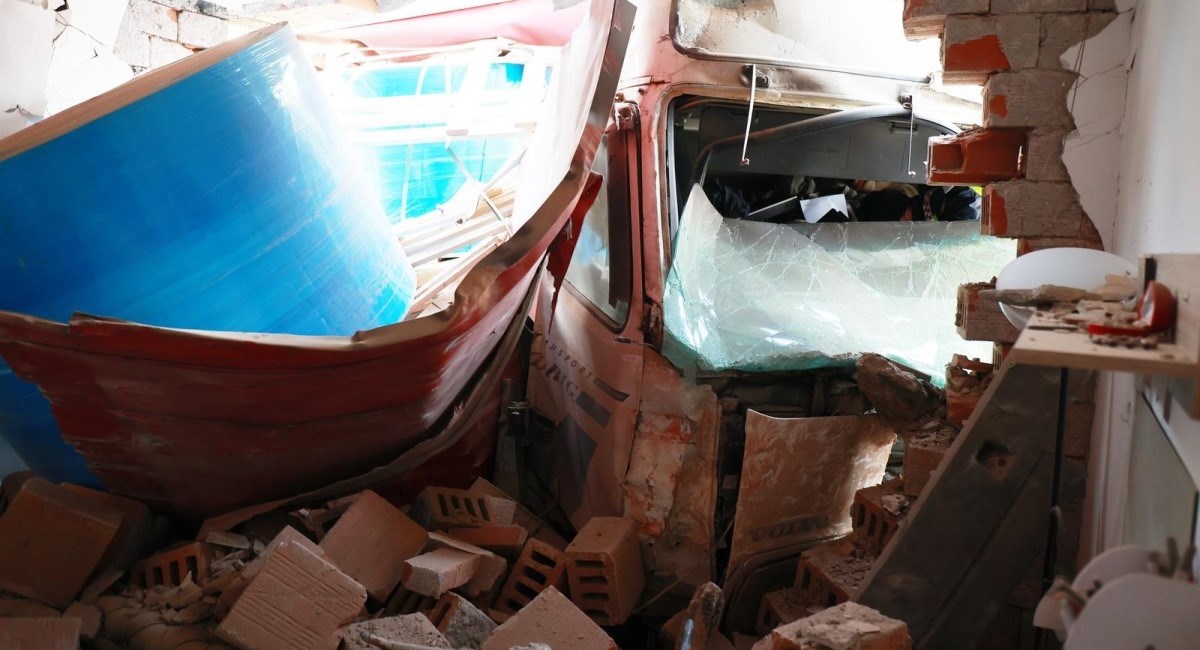 Kamion se zabio u kuću, ozlijeđena djevojčica. "Sjedila je i vikala - mama, krv"