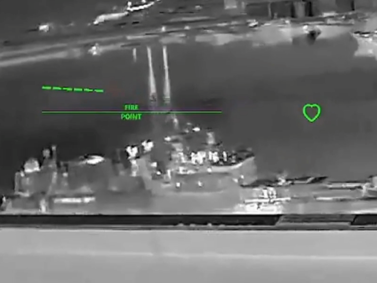 Ukrajinci dronovima pogodili vodeću rusku fregatu u Crnom moru, pogledajte snimku