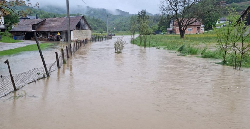Obilna kiša stvorila probleme i u Varaždinskoj županiji: Poplavljene ceste, odroni...