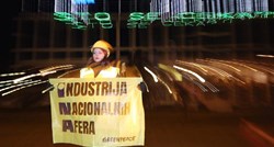 Greenpeace prosvjedovao ispred sjedišta Ine: "Plinašima profit, a Jadranu otpad"
