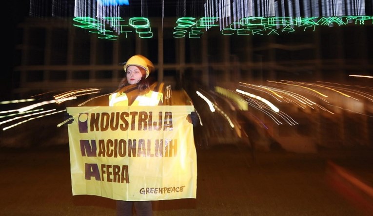 Greenpeace prosvjedovao ispred sjedišta Ine: "Odustanimo od plina i koristimo sunce"