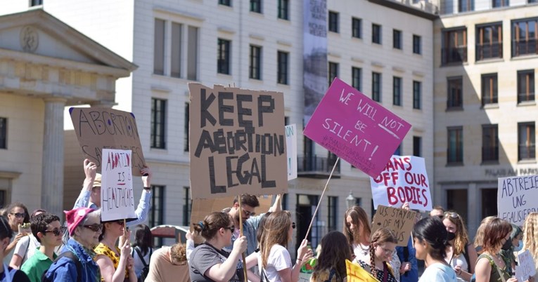 Njemačka desnica protiv legalizacije pobačaja: "Veći natalitet znači manje migranata"