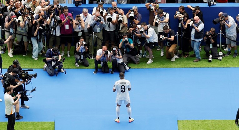 Mbappe je izašao u dresu Reala. Poslušajte reakciju navijača na Bernabeuu