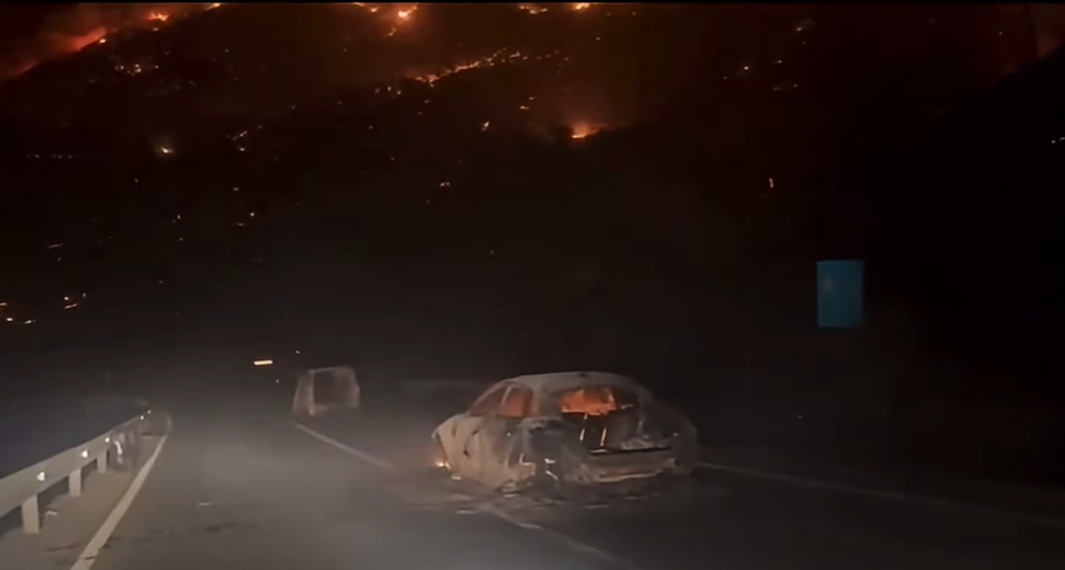 VIDEO Strašni prizori s magistrale prema Omišu: Izgorjeli auti, plamen posvuda