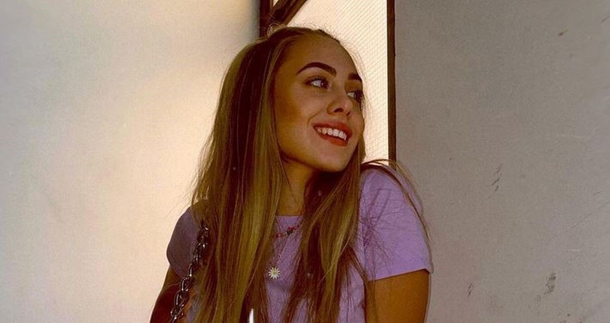 Albina oduševila pratitelje fotkom u ultra kratkom topu koji joj je otkrio trbuh