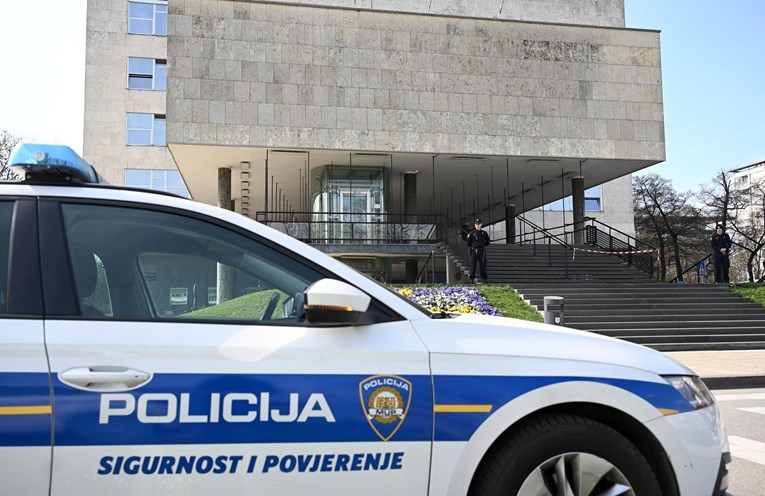 Zbog dojave o bombi evakuirana zagrebačka Gradska uprava. Dojava i za stranku Možemo