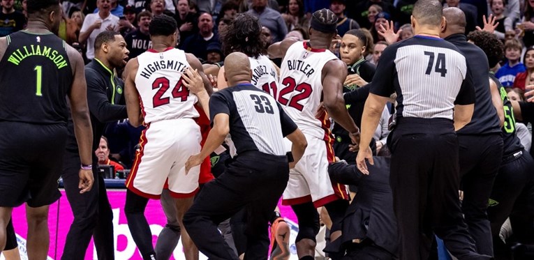 VIDEO Žestok sukob na NBA parketu. Suigrači obuzdavali Butlera, isključena četvorica