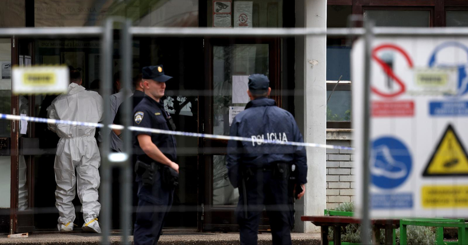 Tko čuva djecu u školama? Bakice i djedovi i to za smiješnu plaću