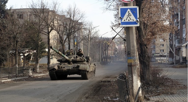 Bahmut je potpuno razoren. Kako preživljavaju ljudi koji su ostali u gradu?