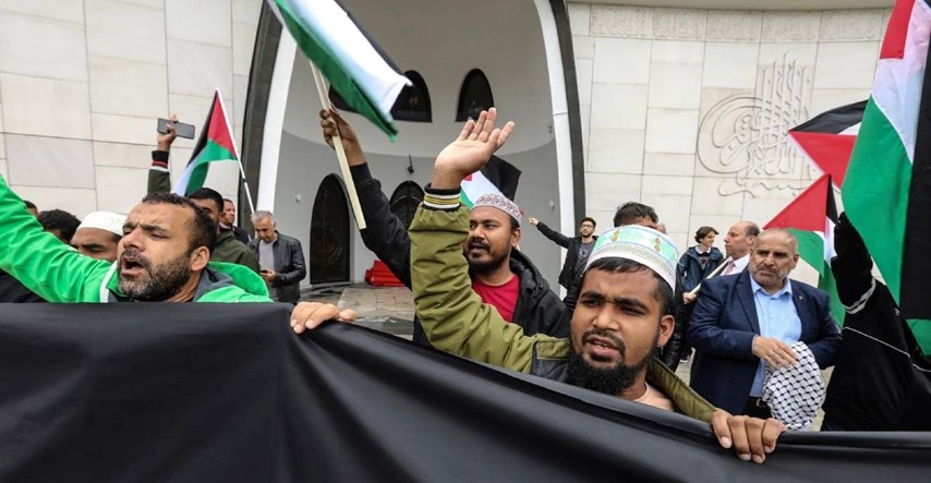 VIDEO Muslimani u Zagrebu pred džamijom održali prosvjed za Palestinu