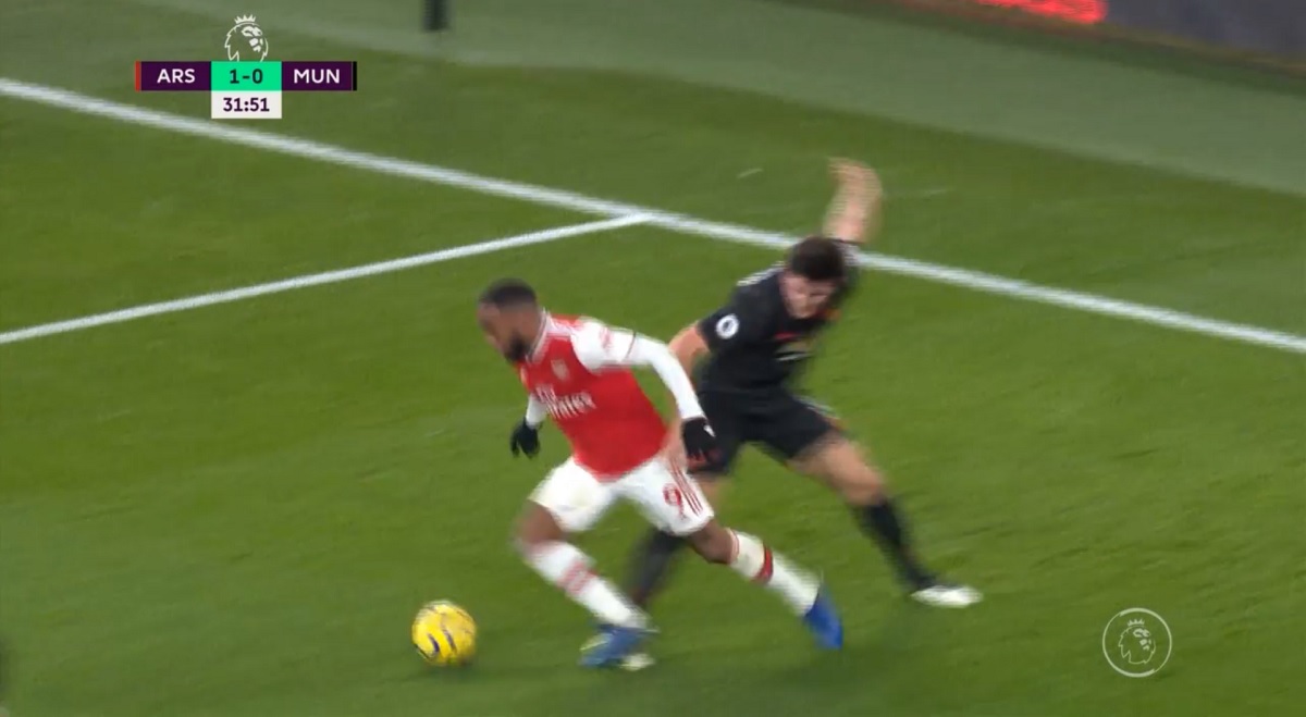 Pogledajte kako je Lacazette izvrtio najskupljeg stopera u povijesti nogometa