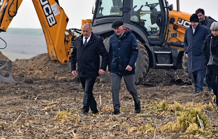 FOTO Kod Negoslavaca otkrivena masovna grobnica: "To su ljudi iz Vukovara"