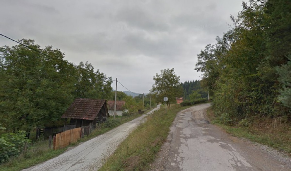 U Dvoru poginuo muškarac, ostao prignječen pod traktorom