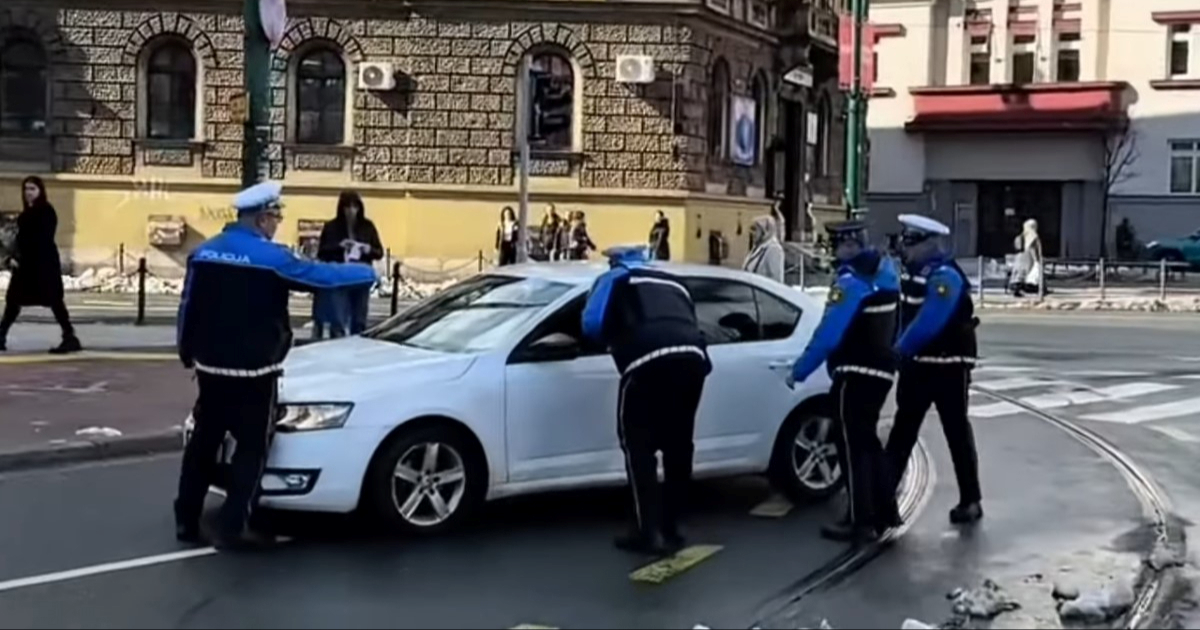 Autom krenuo prema prosvjednicima u Sarajevu, kod sebe imao hrpu droge i streljivo