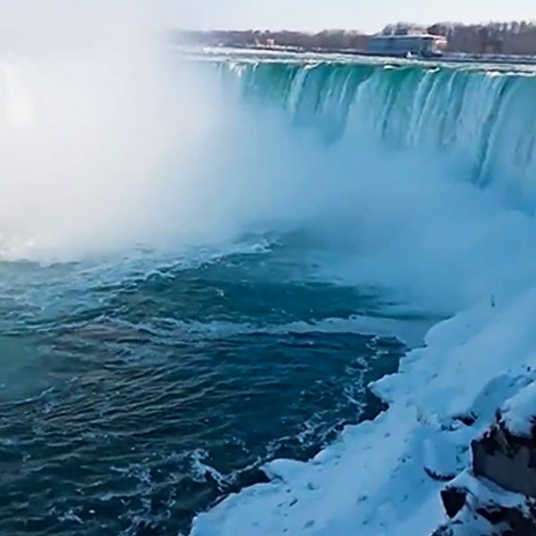 VIDEO Polarna hladnoća u Americi, zaleđeni Slapovi Niagare
