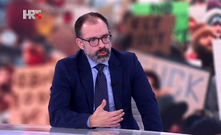 Profesor s FPZG-a: Trump sad prebacuje odgovornost na stranku