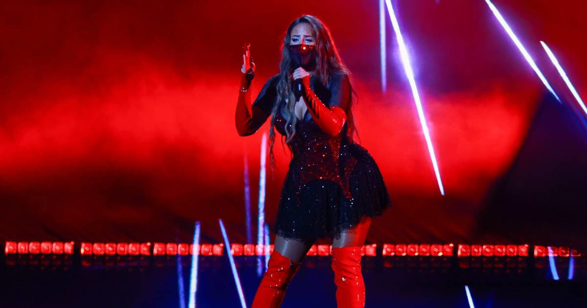 Švedska predstavnica doživjela nezgodu s kostimom tijekom nastupa na Eurosongu