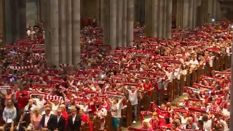 Tisuće navijača Kolna u slavnoj katedrali pjesmom se mole pred Borussiju