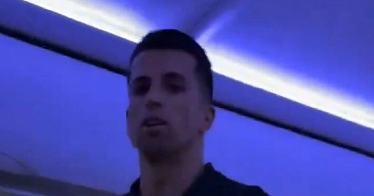 VIDEO Cancelo nije napao putnika u avionu. Radilo se o šali sa suigračem