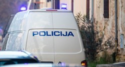 Mladić (28) u Puli pokušao pregaziti policajca pa bježao policiji. Kod sebe imao nož