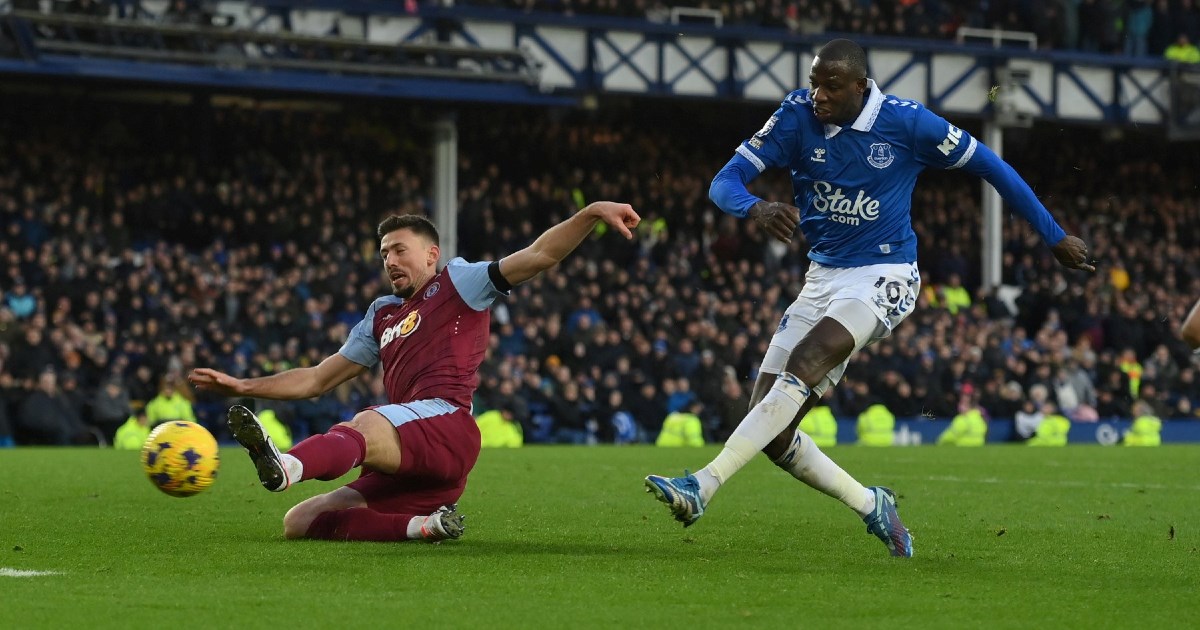 Kiks Aston Ville na gostovanju. Liverpool ostaje sam na vrhu Premier lige