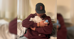 3.1 milijun pregleda: Snimka tate koji prvi put drži bebu u naručju osvojila internet