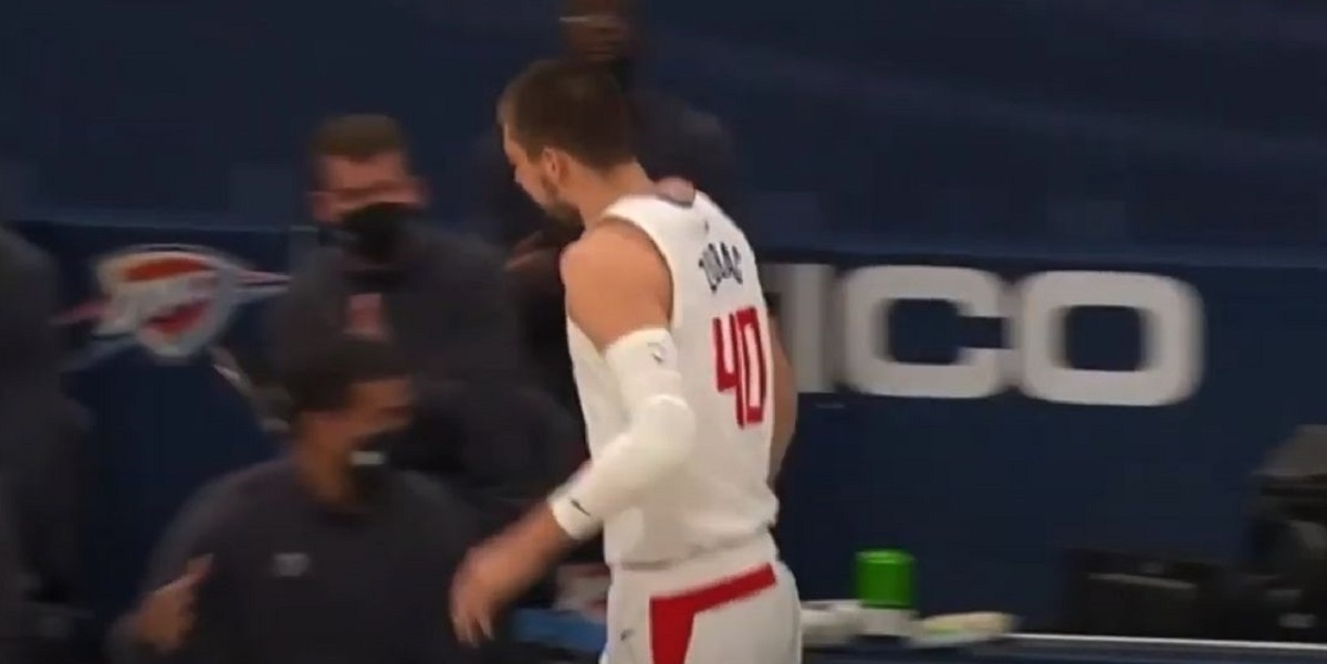 Zubac je u 6. sekundi namjerno napravio faul, izašao i više se nije vratio. Evo zašto
