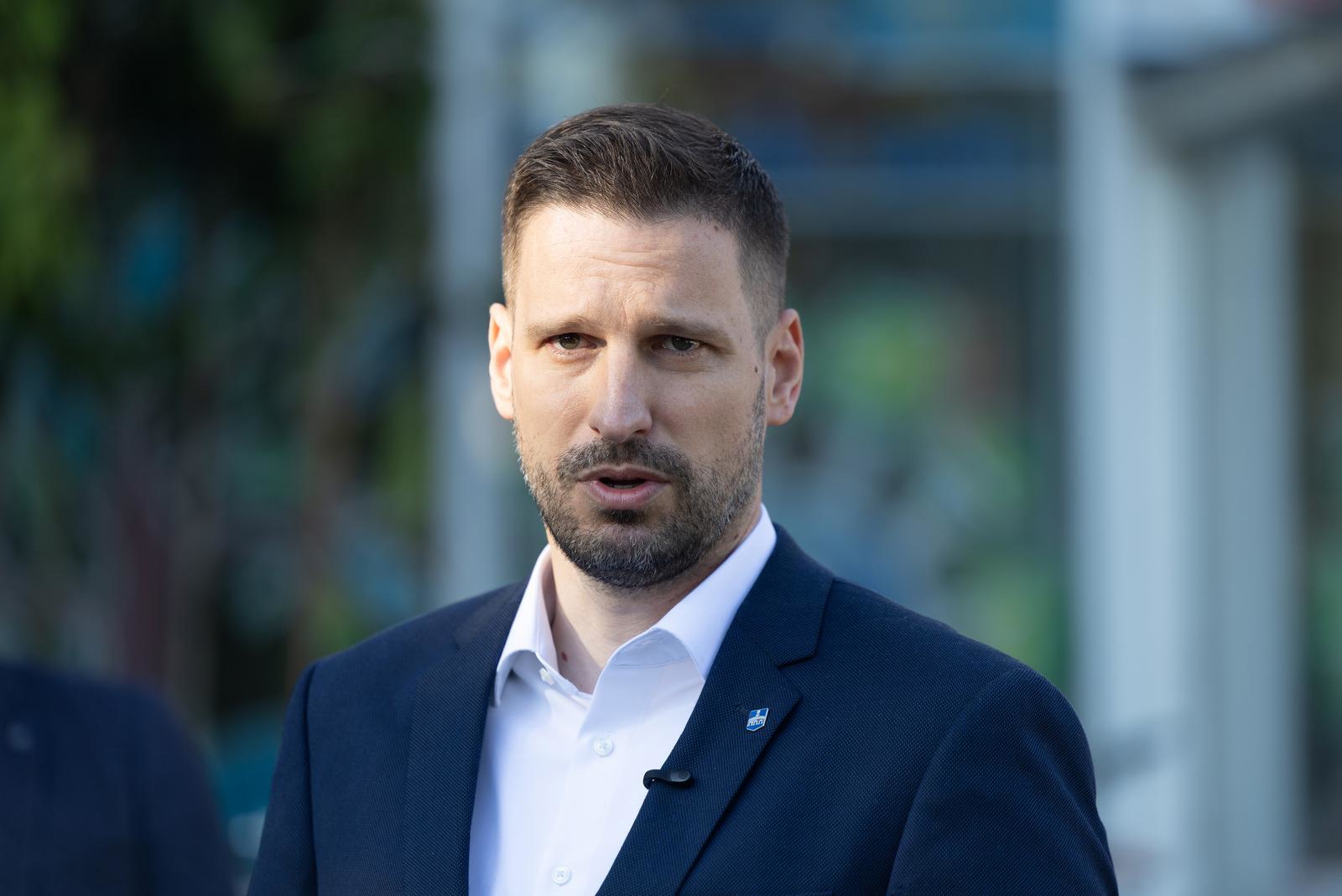 Poziv na 112: Mislim da ću ubiti gradonačelnika Osijeka. Sigurno ću ga ubiti