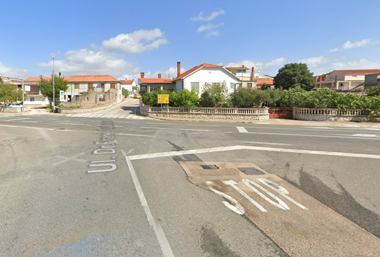 Prometna u Pirovcu. Vozač električnog romobila zadobio ozljede opasne po život