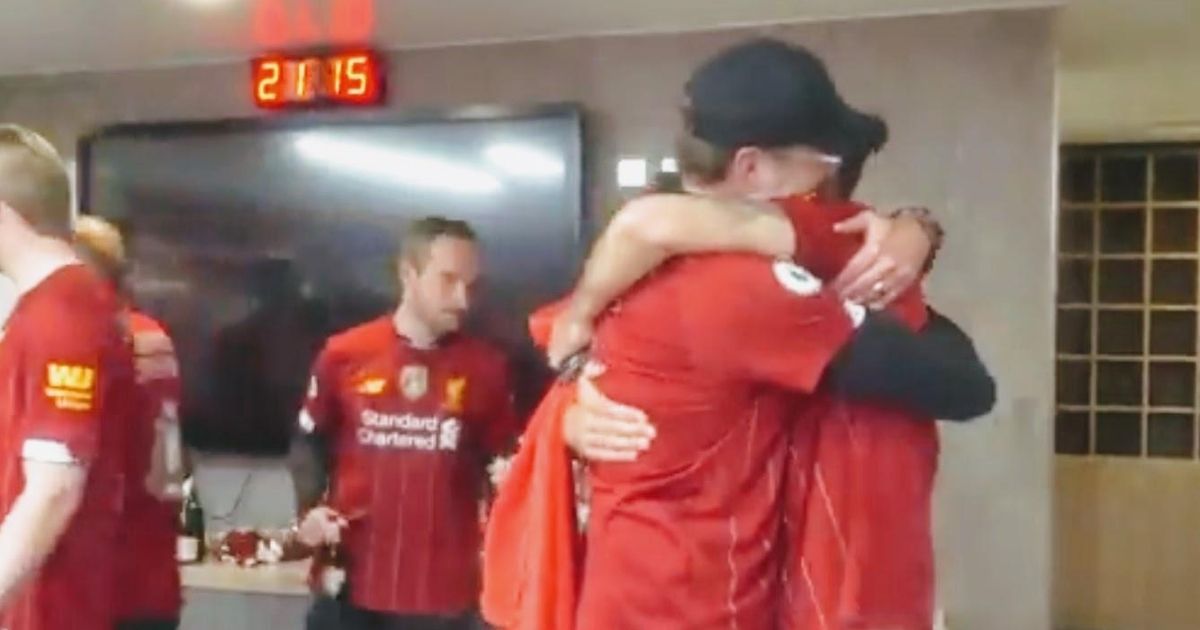 Zagrljaj Lovrena i Kloppa najemotivniji trenutak Liverpoolove proslave naslova